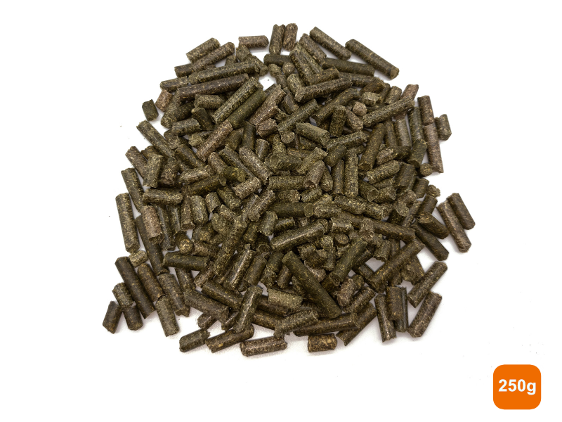 A pile of alfalfa pellets 250g