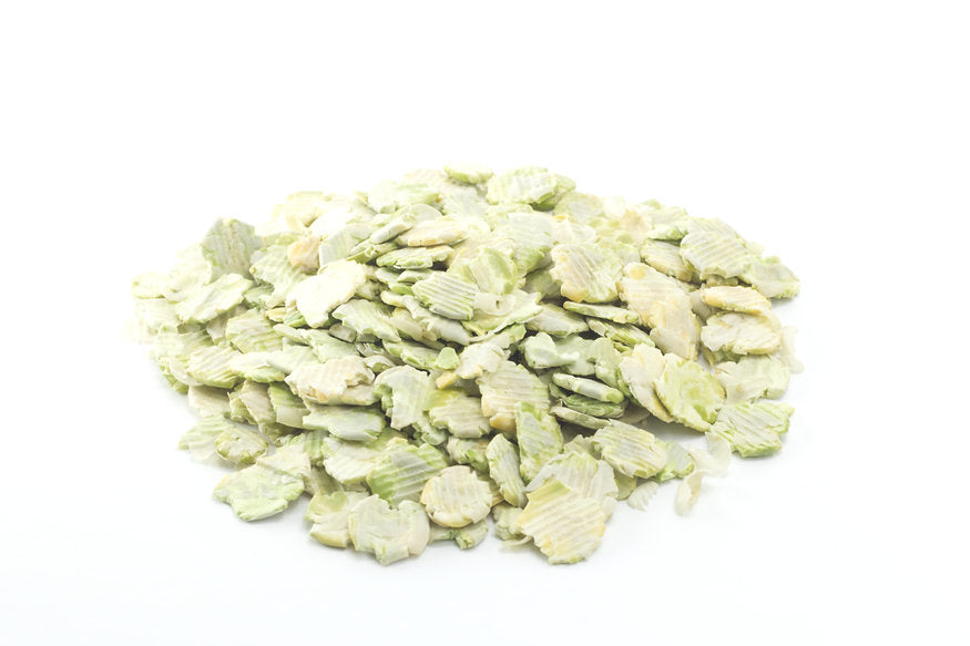 A pile of pea flakes