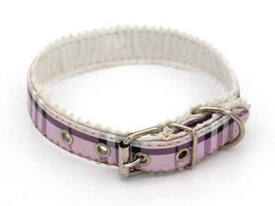Dog collar with a plaid pattern on a white background